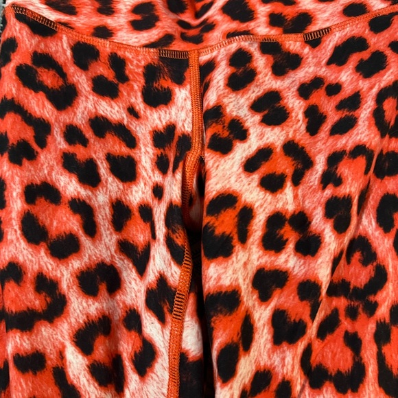 ULTRA RARE OAK Red Neon Cheetah Niyama Sol Leggings S - Picture 5 of 5